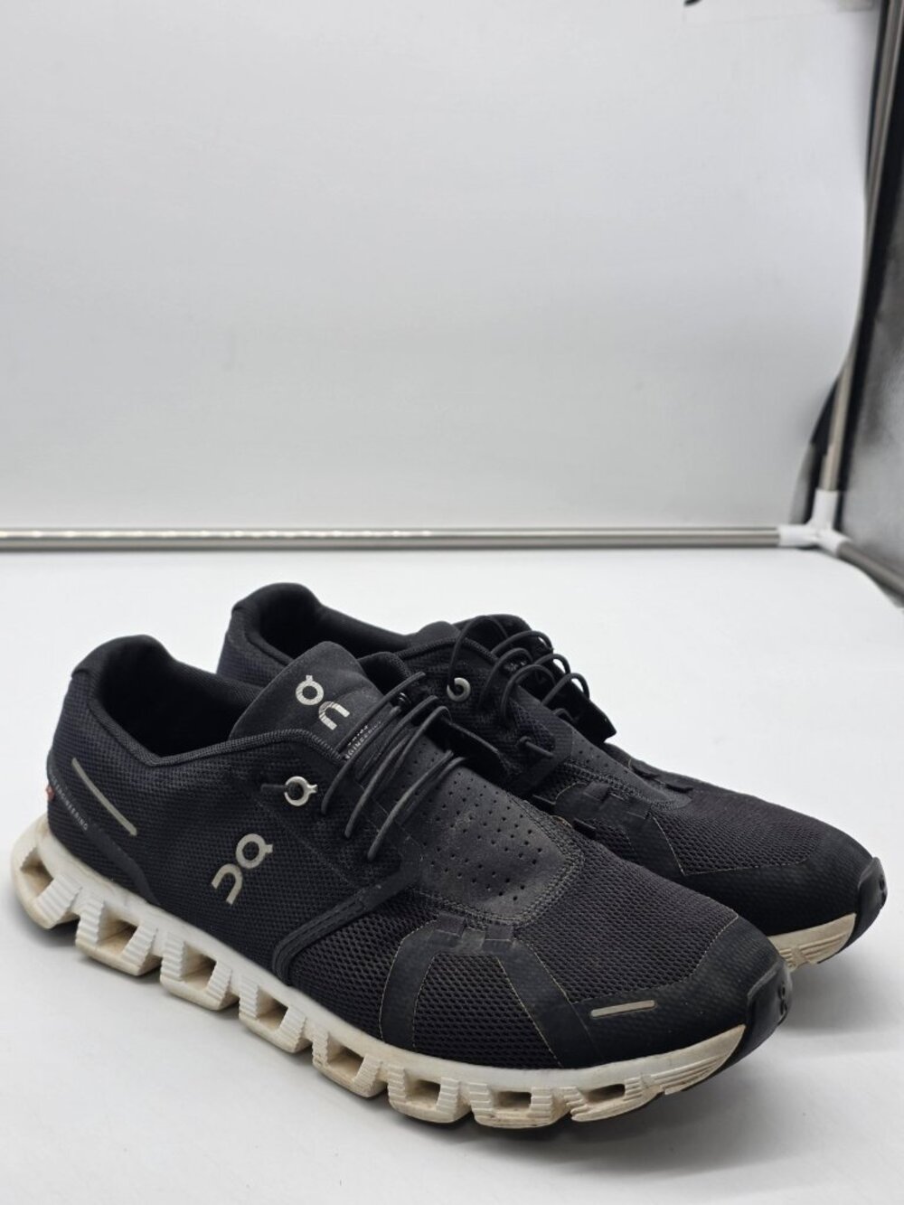 On Cloud Running Shoes Mens Size 8.5 Black Damaged Athletic Sneakers CloudTec